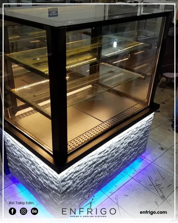 Pasta Sunum Dolabı